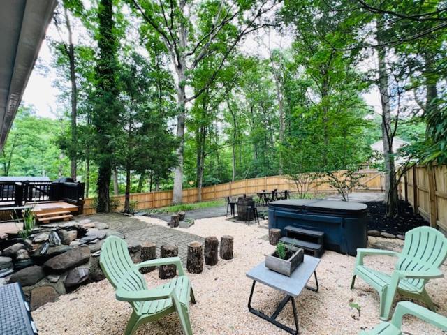 Mountain Lake Retreat - Hot Tub, Lake, Fire Pit, Wineries, Restaurant Harpers Ferry Exterior foto