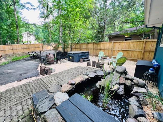 Mountain Lake Retreat - Hot Tub, Lake, Fire Pit, Wineries, Restaurant Harpers Ferry Exterior foto