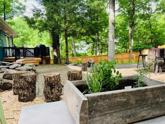 Mountain Lake Retreat - Hot Tub, Lake, Fire Pit, Wineries, Restaurant Harpers Ferry Exterior foto