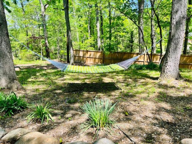 Mountain Lake Retreat - Hot Tub, Lake, Fire Pit, Wineries, Restaurant Harpers Ferry Exterior foto